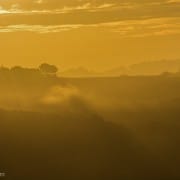 Toskana am Morgen im Nebel